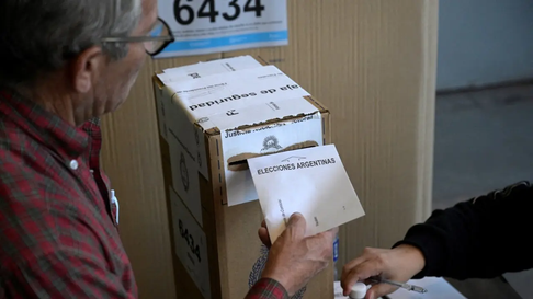 Cerraron las elecciones legislativas en Buenos Aires: Kicillof y Milei esperan los resultados que marcarán el rumbo político. Cerraron las elecciones legislativas en Buenos Aires: Kicillof y Milei esperan los resultados que marcarán el rumbo político.