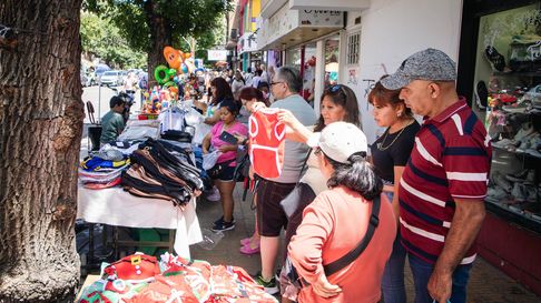 Miles de personas salieron a última hora a comprar al centro Miles de personas salieron a última hora a comprar al centro