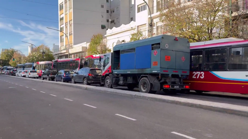 Largas colas en avenida 7. Caos en el centro de La Plata Largas colas en avenida 7. Caos en el centro de La Plata