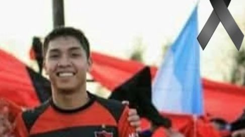 Nazareno Uliambre, el joven fallecido en Ruta 2, era futbolista del club Expreso Rojo. Nazareno Uliambre, el joven fallecido en Ruta 2, era futbolista del club Expreso Rojo.