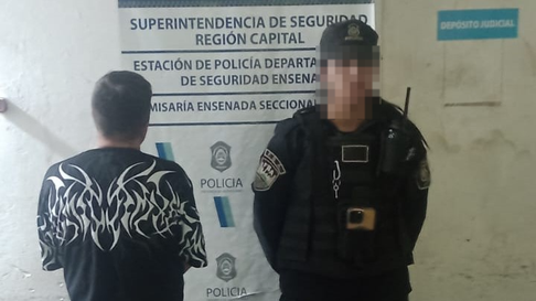 un borracho intento pelearse con la policia en ensenada un borracho intento pelearse con la policia en ensenada