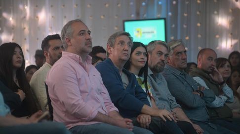 Emir Félix, Matías Stevanato y Flor Destéfanis encabezaron un acto en Junín con críticas a Milei y Cornejo, ante más de 300 militantes. Emir Félix, Matías Stevanato y Flor Destéfanis encabezaron un acto en Junín con críticas a Milei y Cornejo, ante más de 300 militantes.