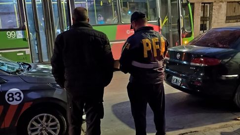 Uno de los allanamientos en la Ciudad de Mendoza Uno de los allanamientos en la Ciudad de Mendoza