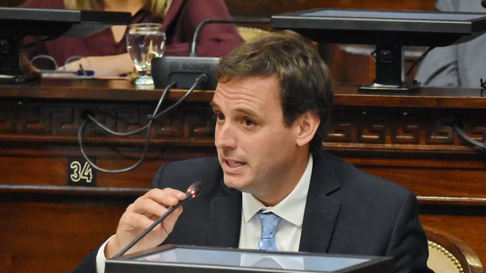 El diputado radical Franco Ambrosini es uno de los impulsores del pedido de jury de enjuiciamiento a Sebastián Sarmiento. El diputado radical Franco Ambrosini es uno de los impulsores del pedido de jury de enjuiciamiento a Sebastián Sarmiento.