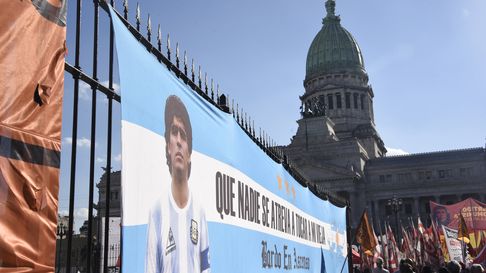 Hinchas de Gimnasia, Estudiantes y todos los clubes se hicieron presentes nuevamente en el Congreso Hinchas de Gimnasia, Estudiantes y todos los clubes se hicieron presentes nuevamente en el Congreso