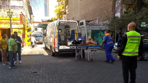 La mujer fue asistida por profesionales del Servicio de Emergencias Coordinado (SEC) y diagnosticada con politraumatismos y una posible fractura en la muñeca izquierda. Se encuentra fuera de peligro. La mujer fue asistida por profesionales del Servicio de Emergencias Coordinado (SEC) y diagnosticada con politraumatismos y una posible fractura en la muñeca izquierda. Se encuentra fuera de peligro.