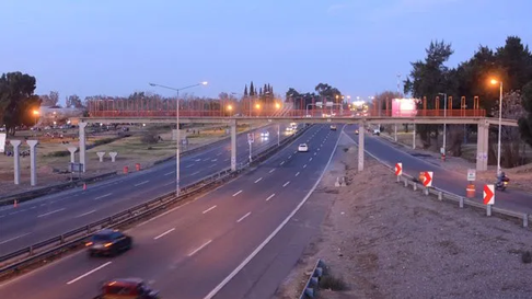 El proyecto contempla la construcción de una tercera trocha desde el carril Ponce hacia el oeste, permitiendo la circulación fluida en tres carriles por sentido. El proyecto contempla la construcción de una tercera trocha desde el carril Ponce hacia el oeste, permitiendo la circulación fluida en tres carriles por sentido.