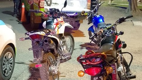 Controles policiales en Maipú permitieron retener 7 motocicletas por circular en condiciones irregulares. Controles policiales en Maipú permitieron retener 7 motocicletas por circular en condiciones irregulares.