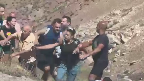 La lamentable escena de turistas antes de volver al país. La lamentable escena de turistas antes de volver al país.