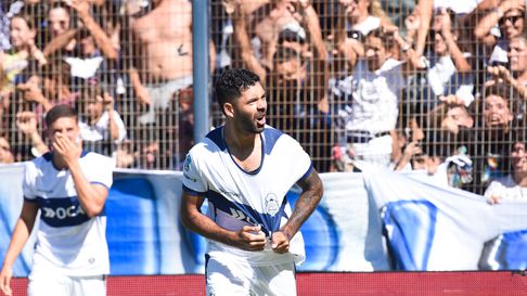 Enzo Martínez festeja su gol en el Bosque, fue héroe y villano para Gimnasia Enzo Martínez festeja su gol en el Bosque, fue héroe y villano para Gimnasia