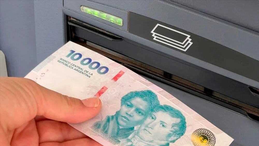 Cada banco estableció nuevos límites de extracción de efectivo en los cajeros. 