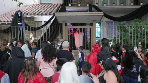 una familia de mendoza convirtio su casa en una fiesta de halloween una familia de mendoza convirtio su casa en una fiesta de halloween