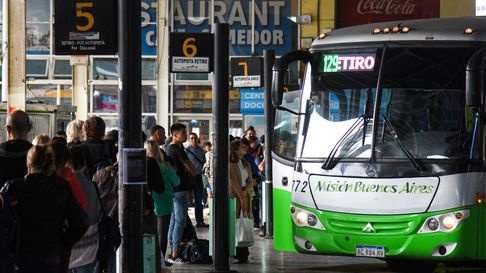 un micro fue atacado a piedrazos en la autopista buenos aires - la plata un micro fue atacado a piedrazos en la autopista buenos aires - la plata