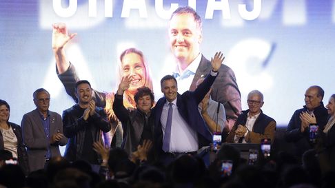 Javier Milei junto al gran ganador, Manuel Adorni. Javier Milei junto al gran ganador, Manuel Adorni.