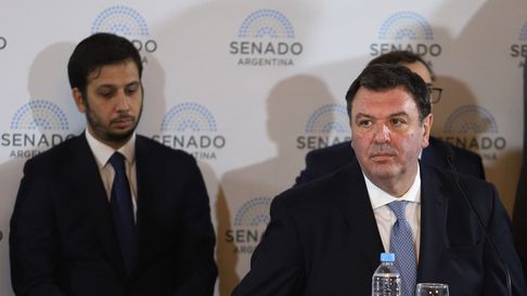 El presidente Javier Milei comunicó hoy que, mediante un decreto, nombrará al juez federal Ariel Lijo para ocupar una de las vacantes en la Corte Suprema de Justicia, después de que su nominación no fuera debatida en el Senado. El presidente Javier Milei comunicó hoy que, mediante un decreto, nombrará al juez federal Ariel Lijo para ocupar una de las vacantes en la Corte Suprema de Justicia, después de que su nominación no fuera debatida en el Senado.