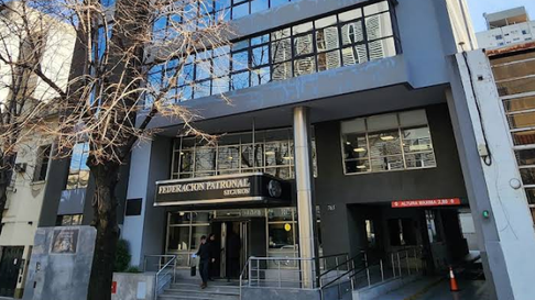 Policía científica trabaja en el centro platense tras confirmarse un nuevo caso de suicidio Policía científica trabaja en el centro platense tras confirmarse un nuevo caso de suicidio