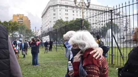 Docentes, no docentes y estudiantes de la UNLP se movilizan al Congreso Docentes, no docentes y estudiantes de la UNLP se movilizan al Congreso
