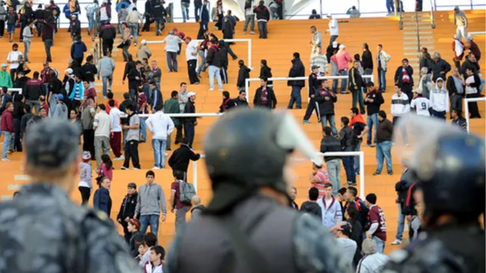 estudiantes - lanus, a 12 anos de una tragedia que le puso fin a los visitantes estudiantes - lanus, a 12 anos de una tragedia que le puso fin a los visitantes