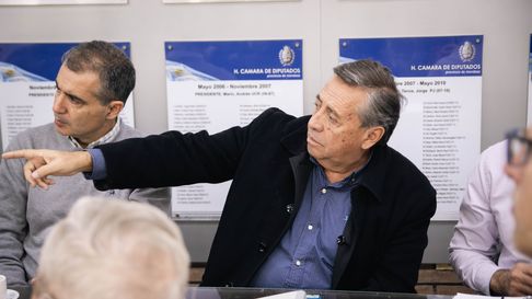 Sergio Marinelli, jefe de Irrigación, explicó porqué le otorgó permizo de riego de nueve pozos a poderosos empresarios. Sergio Marinelli, jefe de Irrigación, explicó porqué le otorgó permizo de riego de nueve pozos a poderosos empresarios.