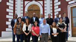 El intendente Diego Costarelli junto a los concejales que votaron el Presupuesto y la Ordenanza Tarifaria. El intendente Diego Costarelli junto a los concejales que votaron el Presupuesto y la Ordenanza Tarifaria.