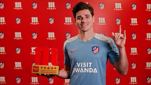 Julián Álvarez fue reconocido por los fanáticos. Julián Álvarez fue reconocido por los fanáticos.