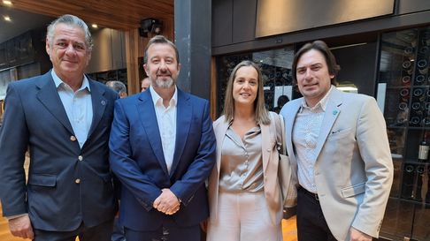 Por el campo, Nicolas Pino, presidente de la Sociedad Rural Argentina, Mario González, COVIAR, Andrea Sarnari, presidenta de Federación Agraria, y Lucas Magnano, presidente de Coninagro. Por el campo, Nicolas Pino, presidente de la Sociedad Rural Argentina, Mario González, COVIAR, Andrea Sarnari, presidenta de Federación Agraria, y Lucas Magnano, presidente de Coninagro.