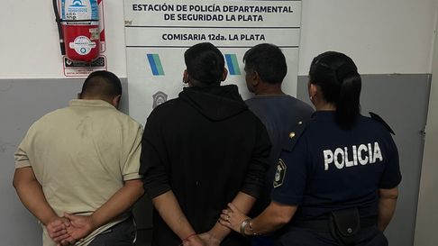 horror en arturo segui: abuso a una menor, pueblada y represion horror en arturo segui: abuso a una menor, pueblada y represion