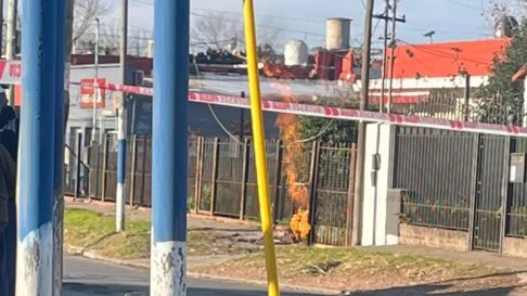 pudo terminar en tragedia: una fuga de gas en villa elvira y una cuadra evacuada pudo terminar en tragedia: una fuga de gas en villa elvira y una cuadra evacuada