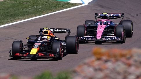 Franco Colapinto detrás de Tsunoda en la sesión. Franco Colapinto detrás de Tsunoda en la sesión.