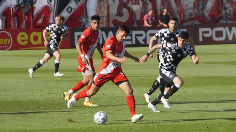 Gimnasia y Deportivo Maipú luchan por el ascenso en la Primera Nacional. Gimnasia y Deportivo Maipú luchan por el ascenso en la Primera Nacional.