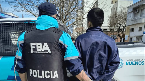 la plata: detuvieron a un sujeto por golpear y ahorcar a sus perros la plata: detuvieron a un sujeto por golpear y ahorcar a sus perros