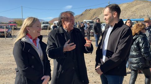 La vicegobernadora Hebe Casado junto a Nicolás Zapata, dirigente de La Libertad Avanza. La vicegobernadora Hebe Casado junto a Nicolás Zapata, dirigente de La Libertad Avanza.