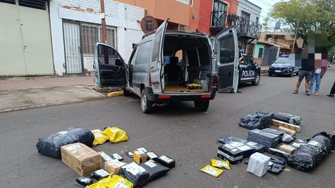 se robo una camioneta de mercado libre en las heras, pero le activaron el gps y lo atraparon se robo una camioneta de mercado libre en las heras, pero le activaron el gps y lo atraparon