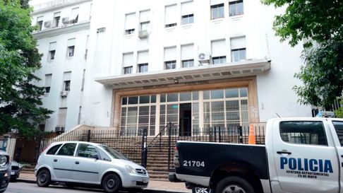 la plata: por que estaba detenido el hombre que se tiro desde el cuarto piso del fuero penal la plata: por que estaba detenido el hombre que se tiro desde el cuarto piso del fuero penal