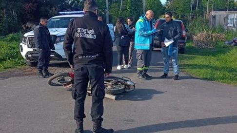 una mujer fue hospitalizada tras un choque en city bell una mujer fue hospitalizada tras un choque en city bell