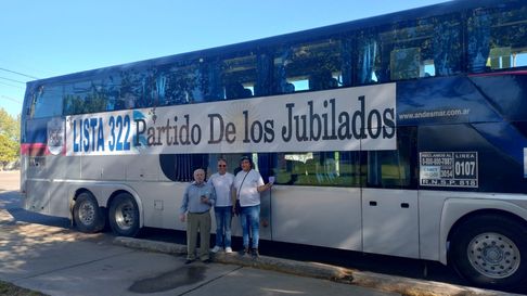 El micro de Andesmar del Partido de los Jubilados. El micro de Andesmar del Partido de los Jubilados.