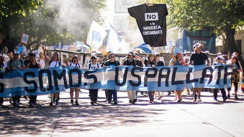 Caravanazo contra San Jorge y la megaminería en las calles de la Capital. Caravanazo contra San Jorge y la megaminería en las calles de la Capital.