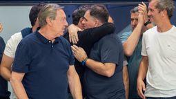 Carlos Anacleto, acompañará a la delegación de Gimnasia junto a la comisión saliente Carlos Anacleto, acompañará a la delegación de Gimnasia junto a la comisión saliente