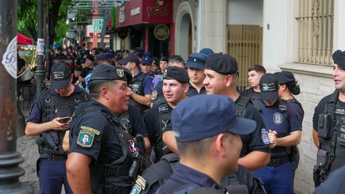 El Senado sesionará sitiado por policías. El Senado sesionará sitiado por policías.