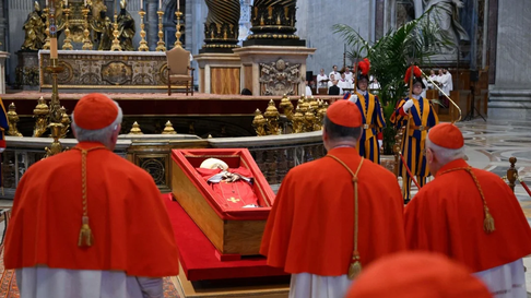 ultimo adios al papa francisco: multitud de fieles y delegaciones de todo el mundo en un funeral historico ultimo adios al papa francisco: multitud de fieles y delegaciones de todo el mundo en un funeral historico