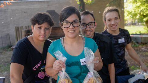 Emprendedores usuarios de la salud mental mostraron su trabajo en una feria organizada por Vinculat. Abogan por una inclusión real. Emprendedores usuarios de la salud mental mostraron su trabajo en una feria organizada por Vinculat. Abogan por una inclusión real.