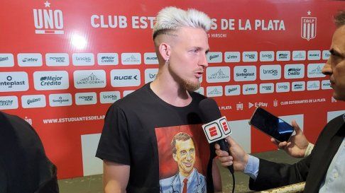 Santiago Ascacibar lució una remera homenaje al ídolo de Estudiantes Santiago Ascacibar lució una remera homenaje al ídolo de Estudiantes
