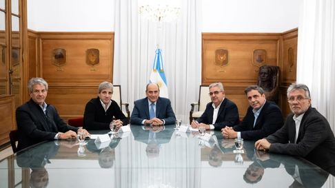 El Gobierno firmó un acuerdo con Catamarca en el marco del Plan Colchón. El Gobierno firmó un acuerdo con Catamarca en el marco del Plan Colchón.