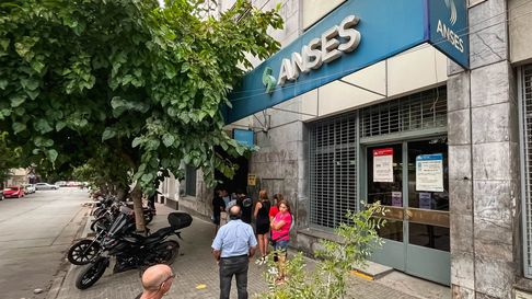 ANSES aplica aumentos en asignaciones familiares. ANSES aplica aumentos en asignaciones familiares.
