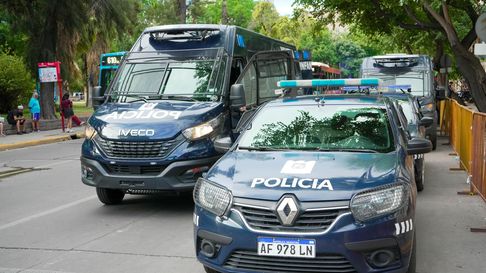 Gracias a llamados al 911 y patrullajes policiales, efectivos lograron detener a autores de robos en Ciudad y Godoy Cruz Gracias a llamados al 911 y patrullajes policiales, efectivos lograron detener a autores de robos en Ciudad y Godoy Cruz
