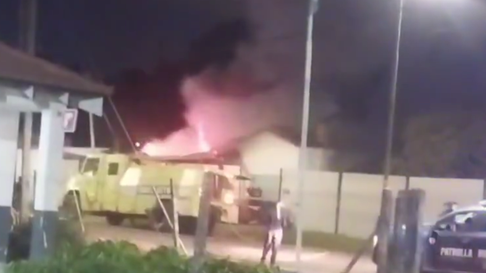 un voraz incendio destruyo una vivienda en gorina un voraz incendio destruyo una vivienda en gorina