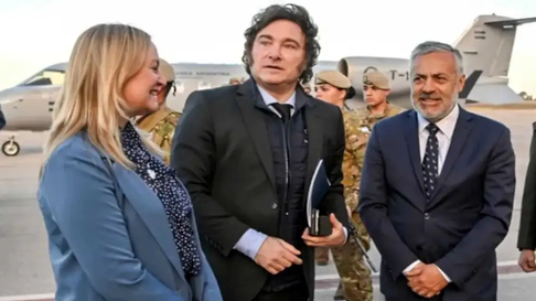 Hebe Casado, Javier Milei y Alfredo Cornejo en una de las visitas del libertario a Mendoza. Hebe Casado, Javier Milei y Alfredo Cornejo en una de las visitas del libertario a Mendoza.