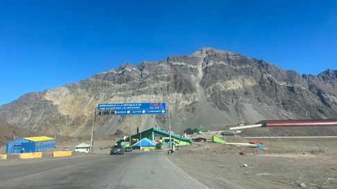 Ingreso al complejo Los Libertadores Ingreso al complejo Los Libertadores