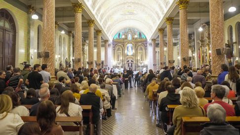 “Hoy es tiempo de cuidar y multiplicar ese legado”, expresó el arzobispo ante una iglesia colmada. “Hoy es tiempo de cuidar y multiplicar ese legado”, expresó el arzobispo ante una iglesia colmada.