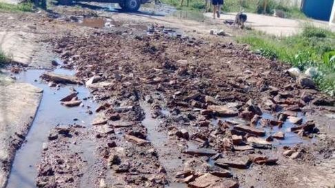 cansados de esperar, vecinos de villa elvira arreglaron las calles por su cuenta cansados de esperar, vecinos de villa elvira arreglaron las calles por su cuenta